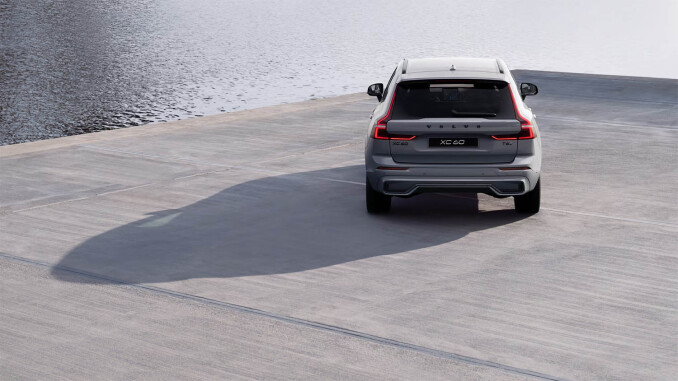 Volvo XC60 2.0 T6 350 Plug-in Hybrid Plus Pro Blk Ed 5dr AWD Gtron [NI] Estate - Image 2